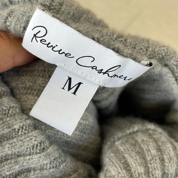 Revive Cashmere turtleneck sweater - Picture 6 of 6